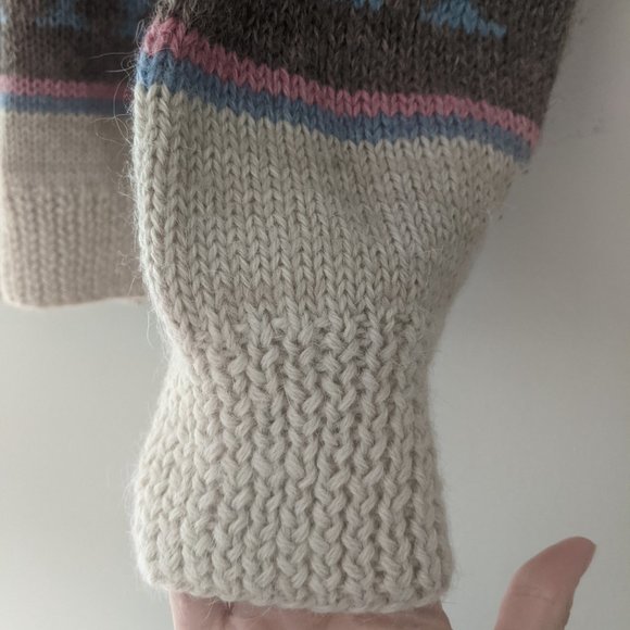 Vintage Wool Llama Sweater made in Peru - Picture 3 of 7